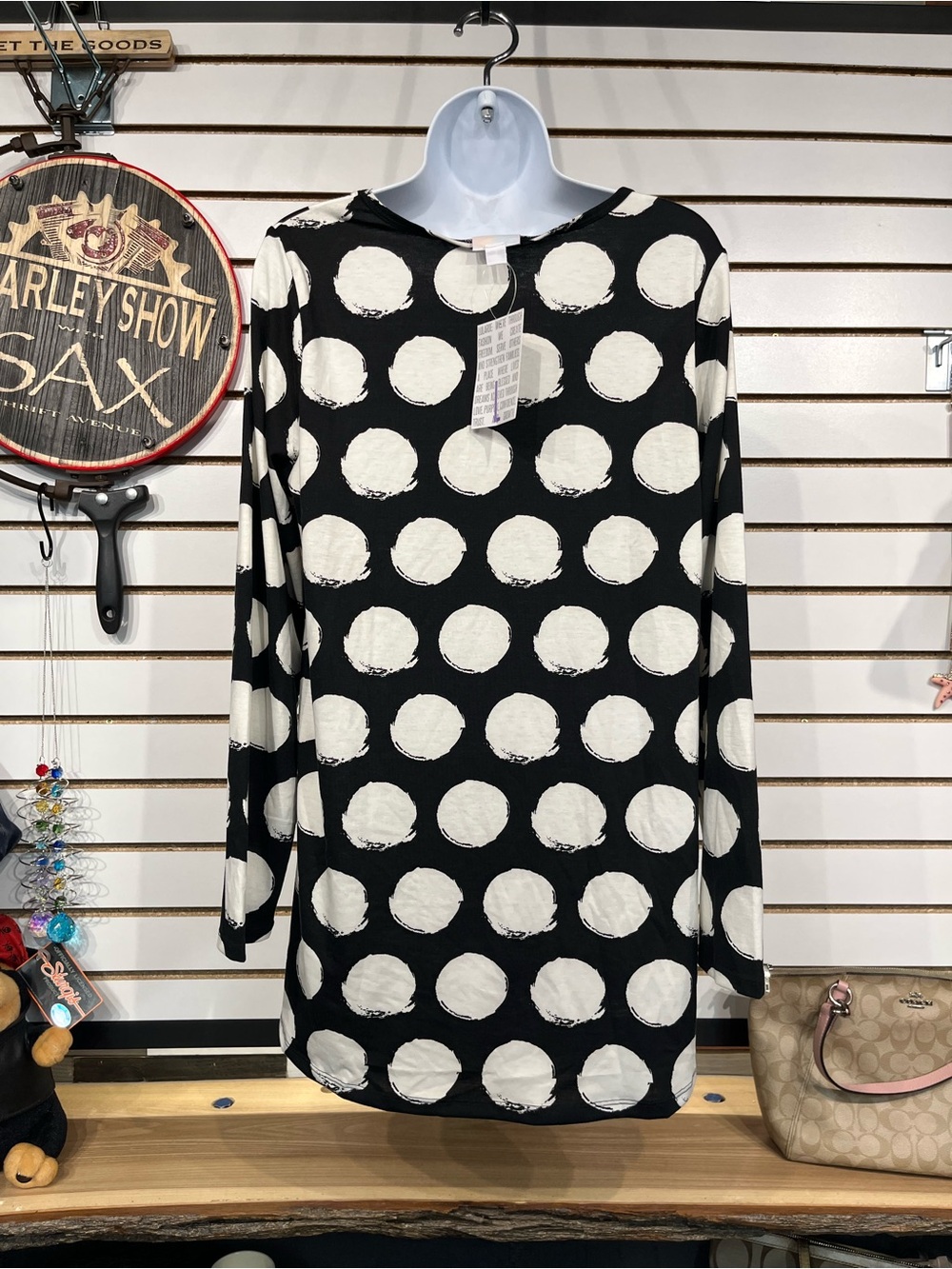 LuLaRoe Lynnae tee size large - Picture 5 of 10